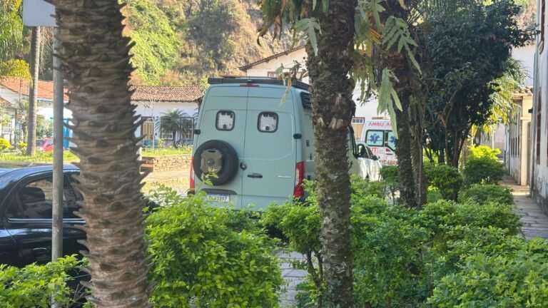 Motorhome Smart da UP! Motorhome estacionado na rua de uma cidade pequena em Minas Gerais