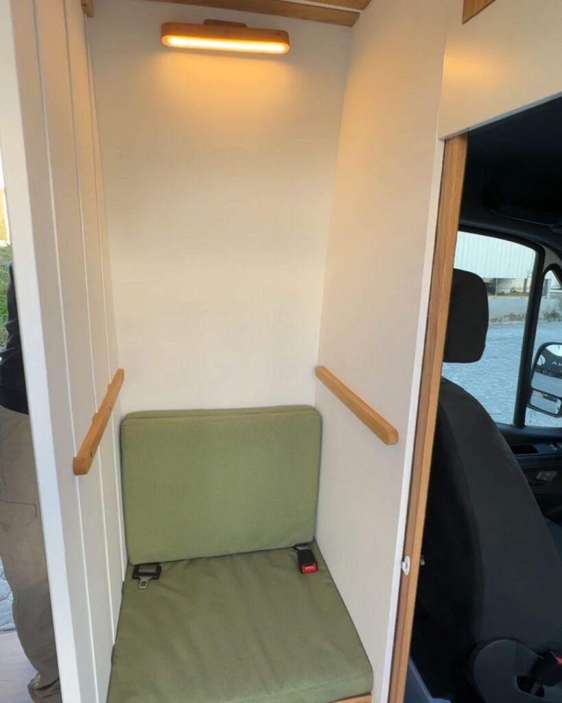 Motorhome Sprinter UP! Smart para família de 4 pessoas (17)