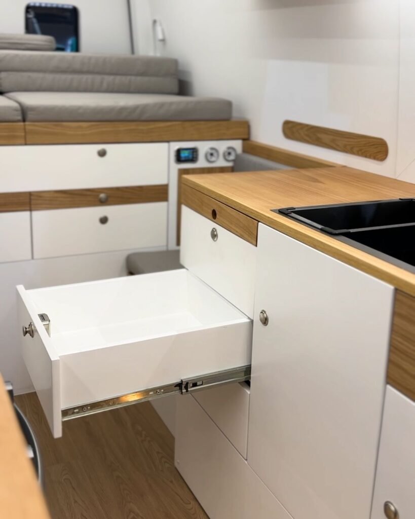 Motorhome Sprinter UP! Smart para família de 4 pessoas (2)